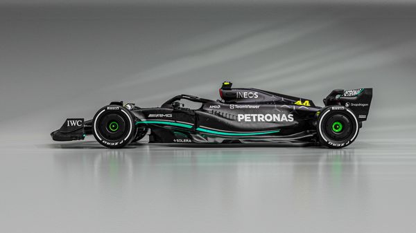 F1 2023 - Mercedes New W14 in Carbon Fibre Black