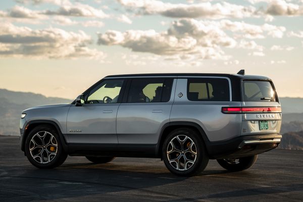 Rivian Introduces Lower-Priced Dual-Motor Configurations